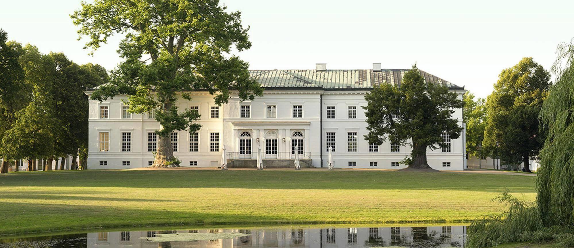 Hotel Schloss Neuhardenberg Extérieur photo
